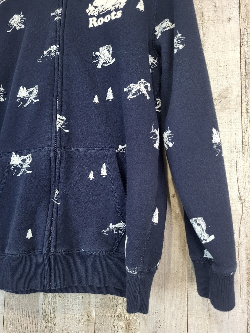 Roots Kids Navy Zip-Up Hoodie with Hockey Print. Size XXL - Picture 4 of 11